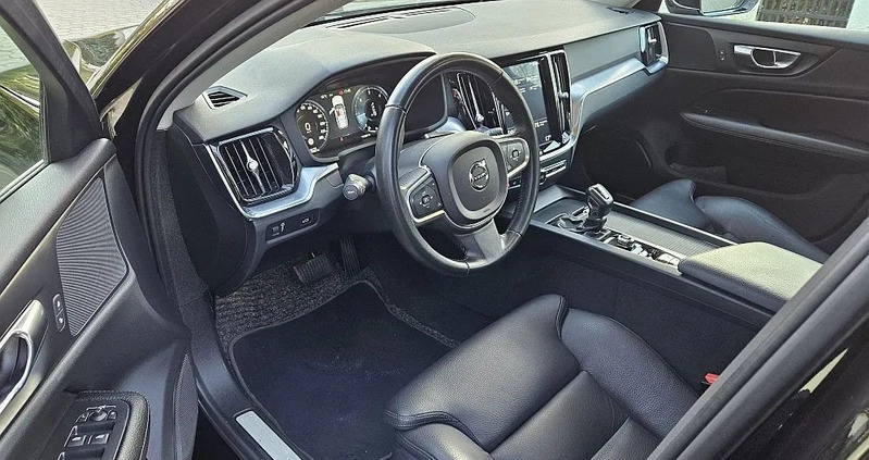 Volvo V60 cena 88000 przebieg: 161000, rok produkcji 2019 z Włocławek małe 277